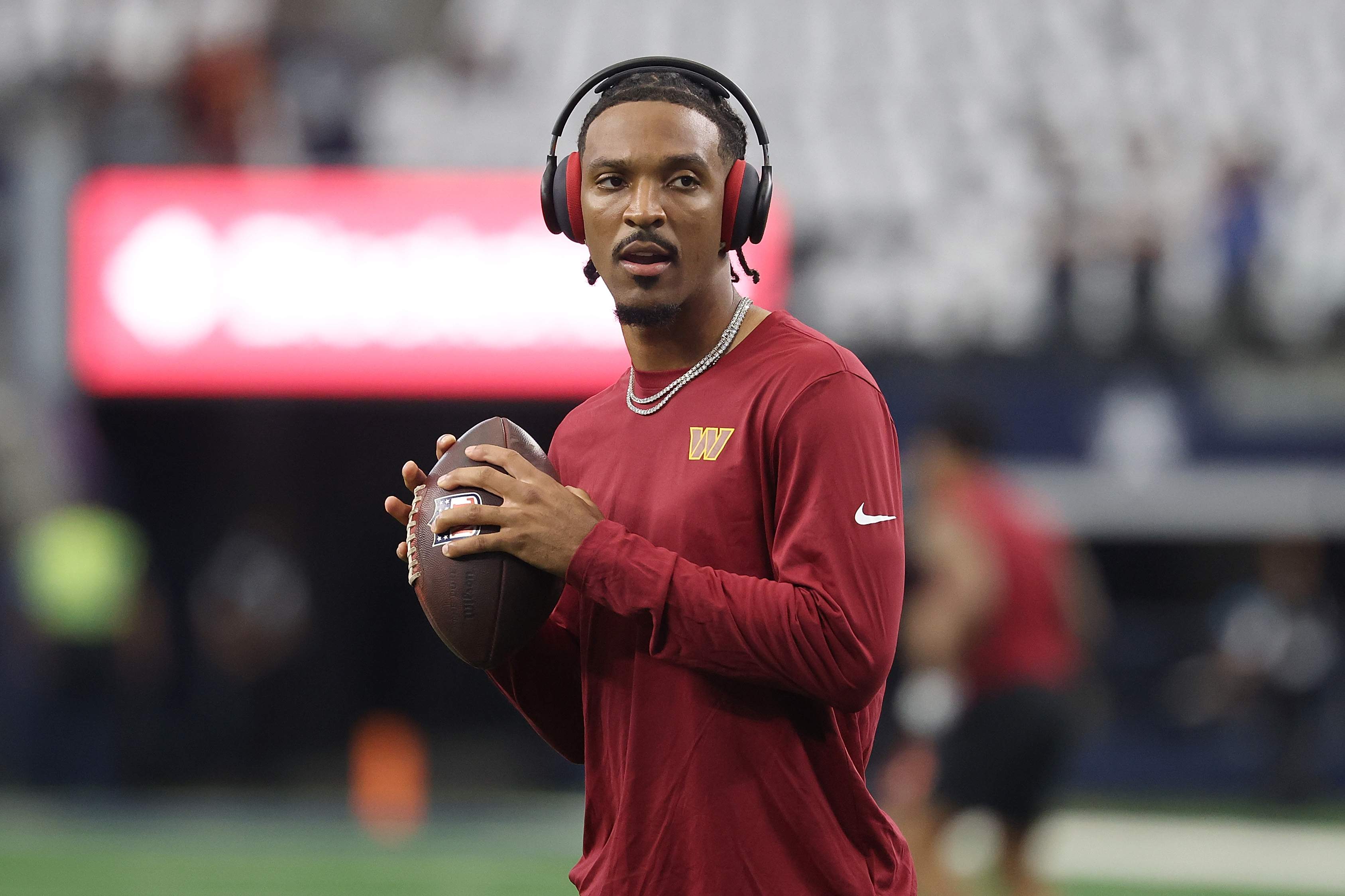 Commanders’ Jayden Daniels Breaks Silence With Social Media Post After Injury