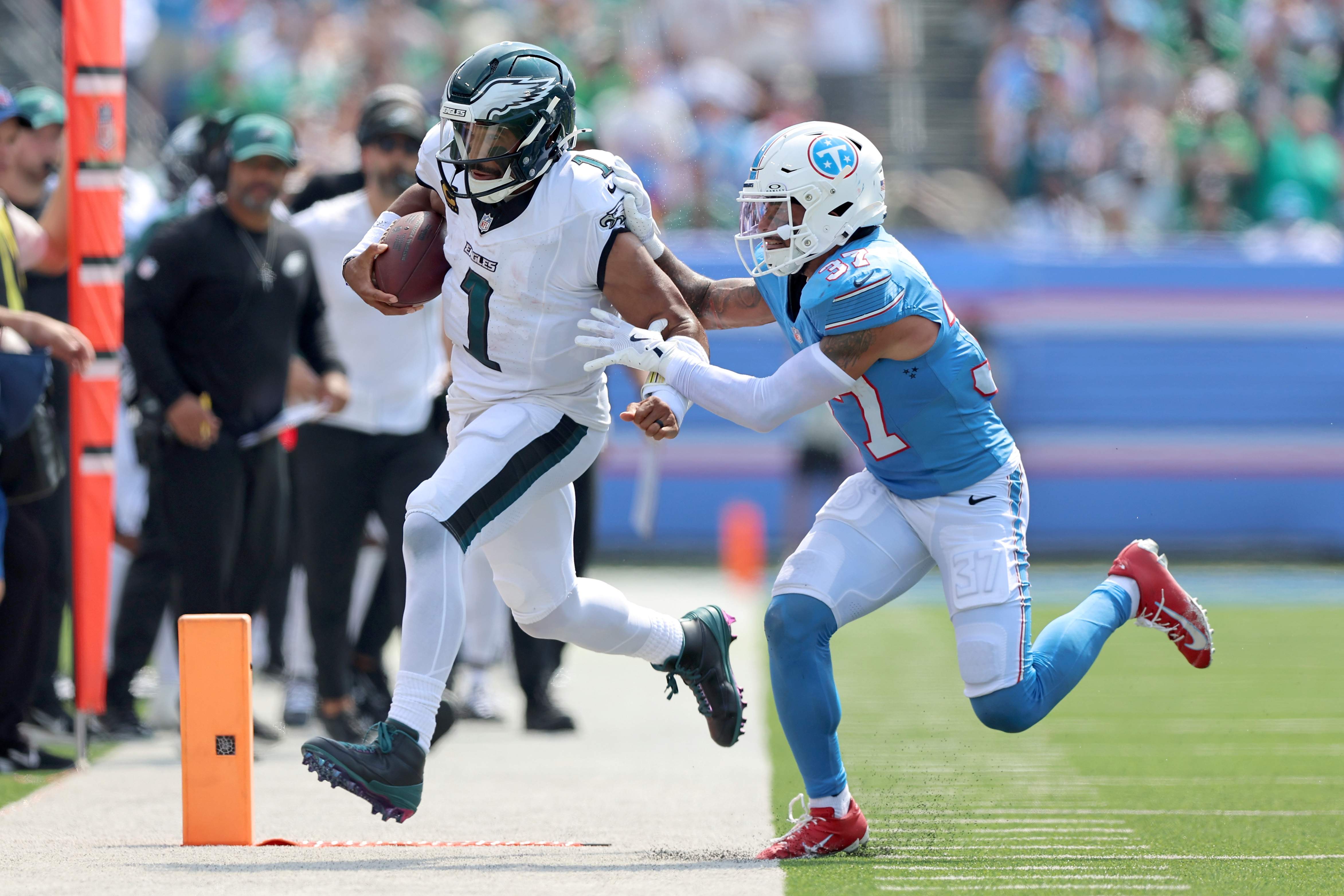 Bills Should Make A Move for Underrated Titans Safety Before NFL Trade ...