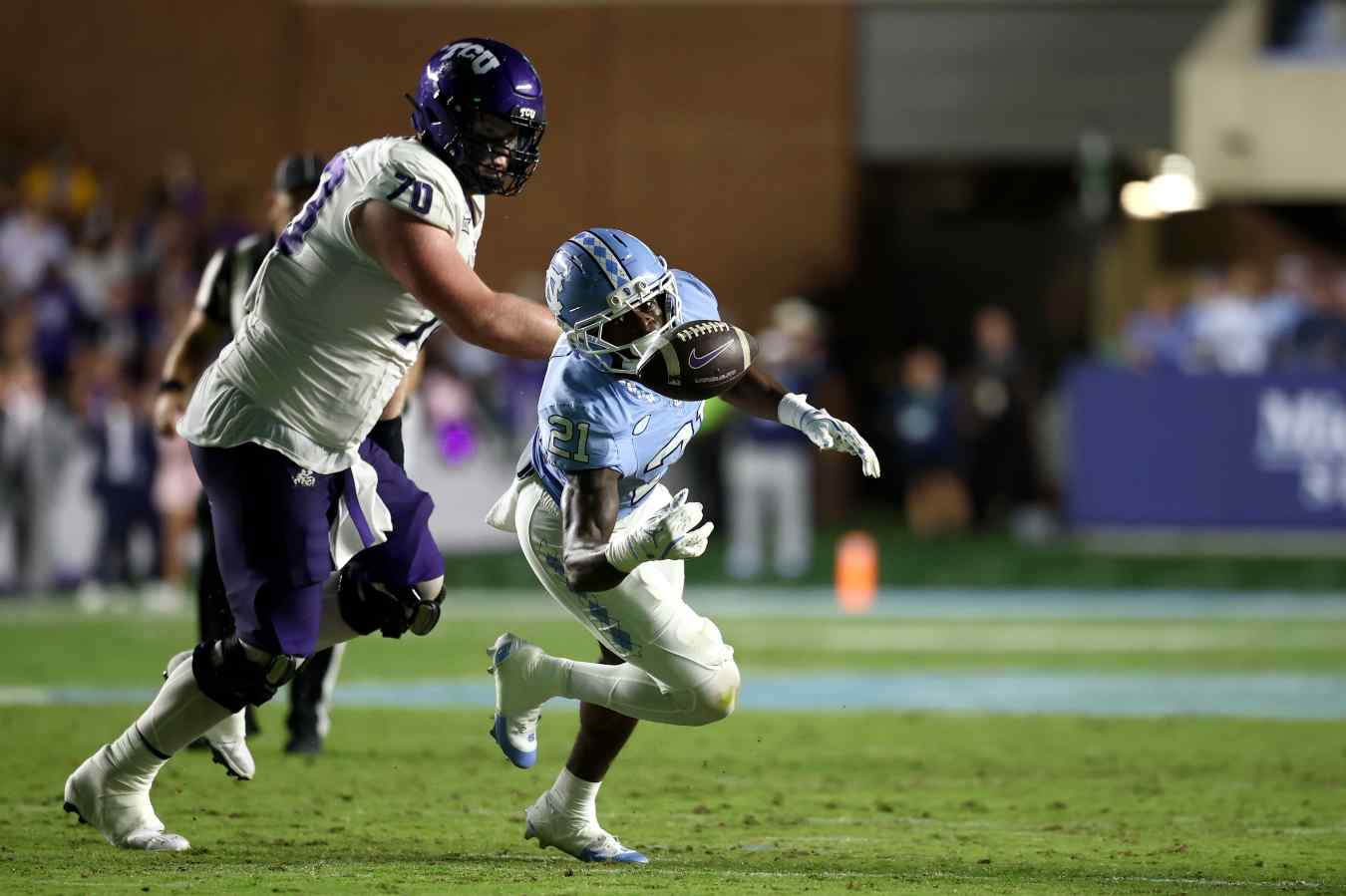 Kaleb Cost Injury Update: UNC CB Leaves Game After Crashing Into Wall