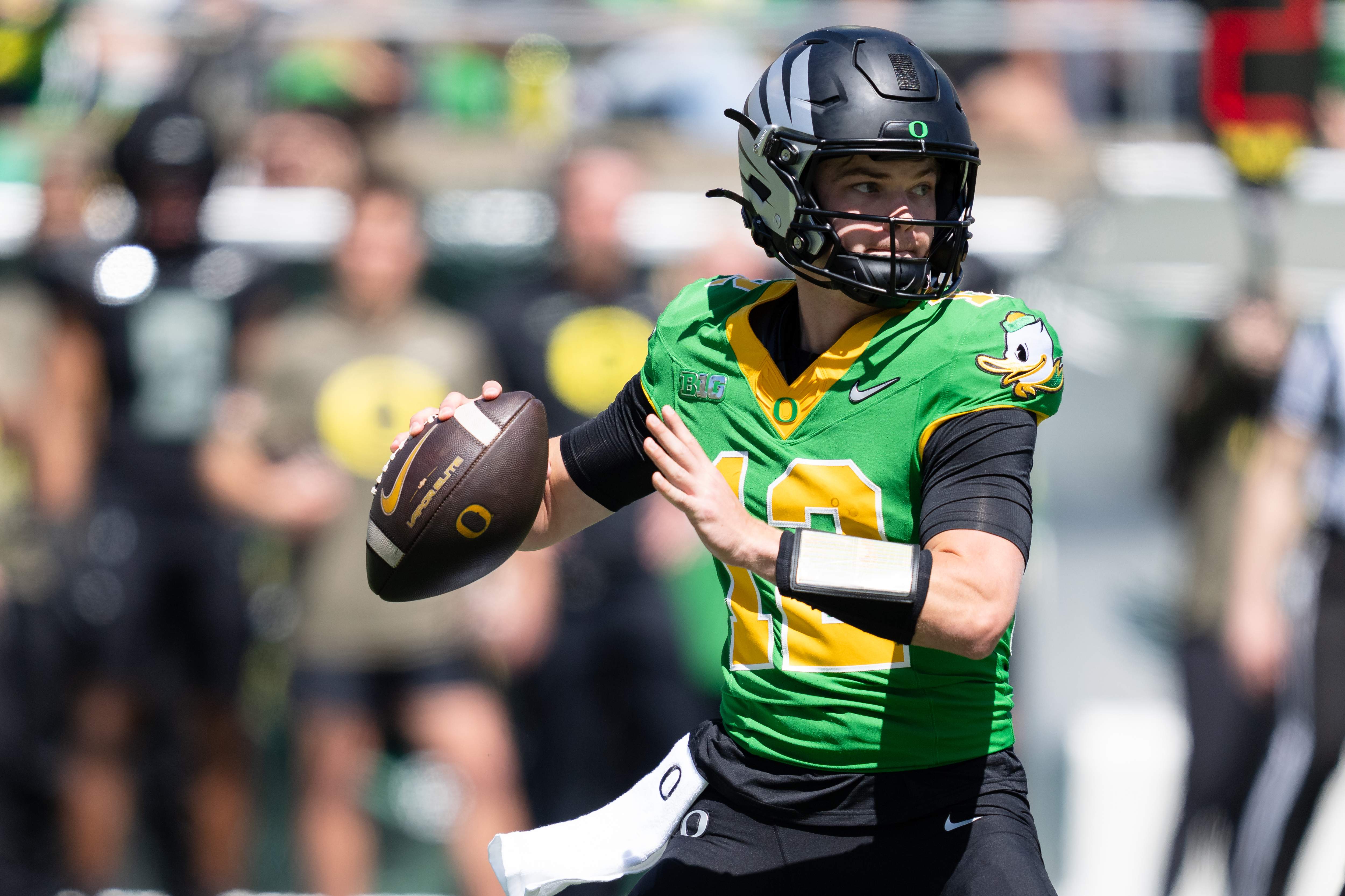 Oregon Reportedly Set To Start QB Brock Thomas Over Dylan Raiola