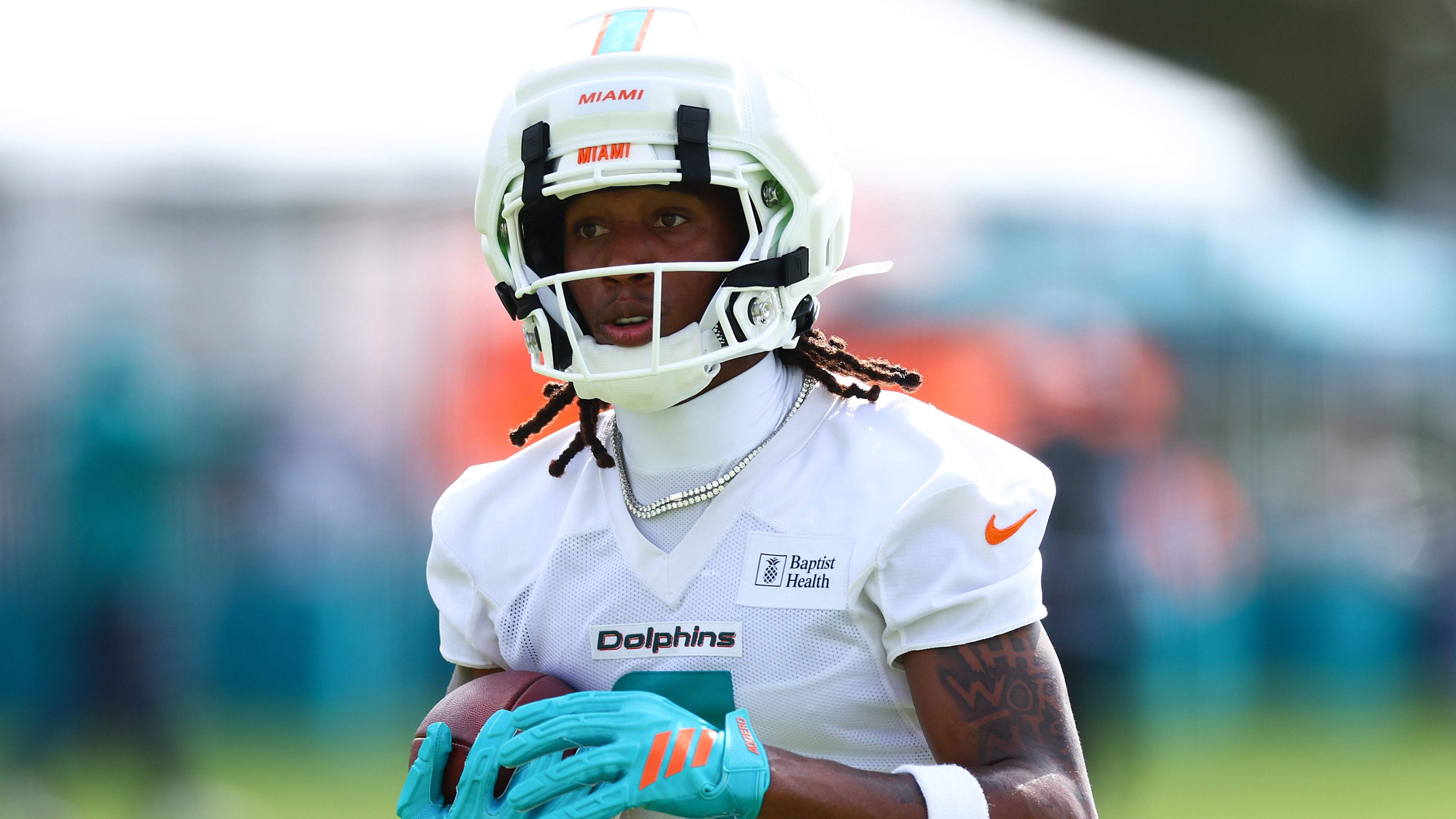 Dolphins Get Bad News on Caleb Douglas Ahead of Vikings Game