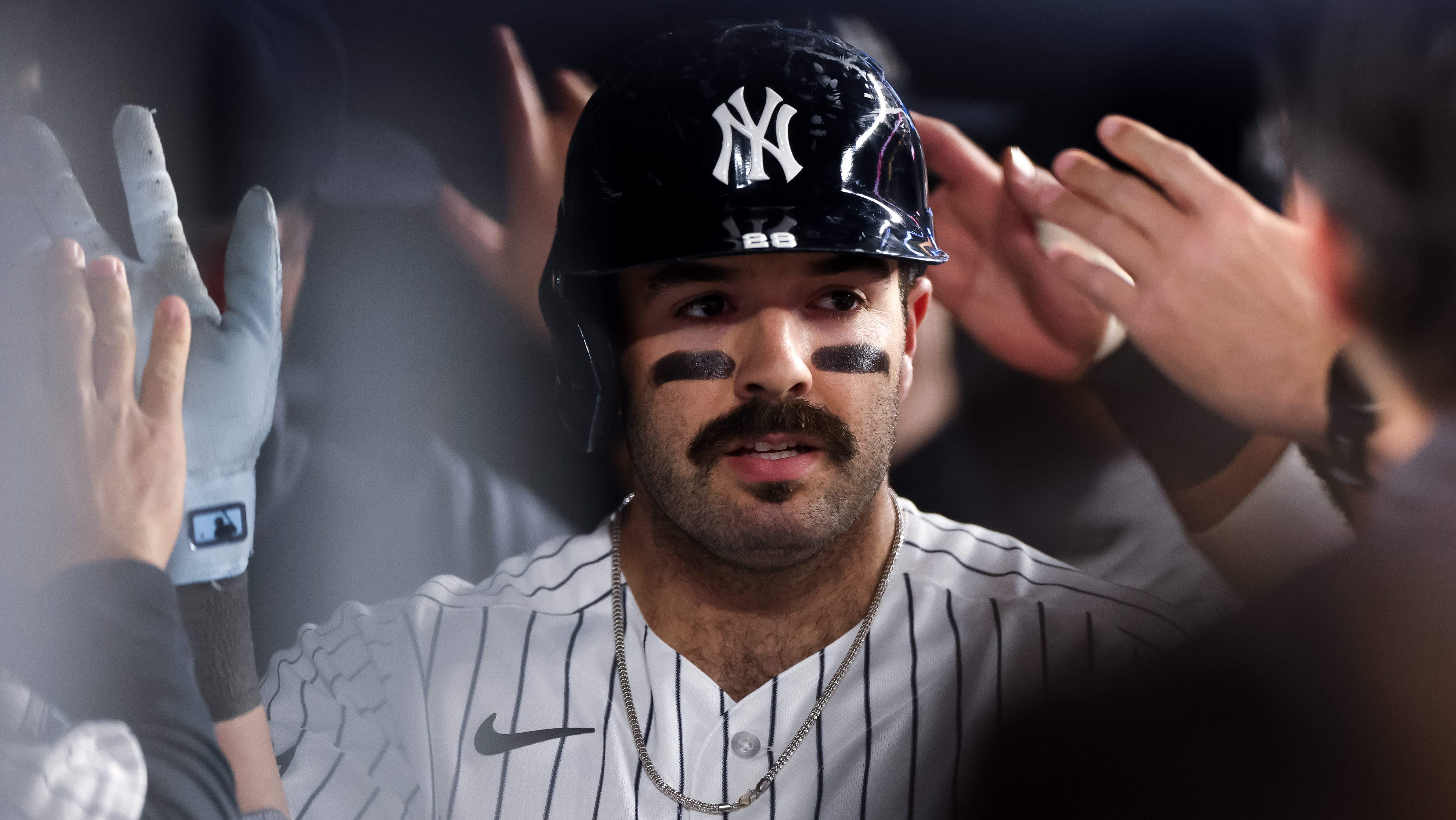 Yankees Should Target 3 Free Agent Catchers To Pair With Austin Wells