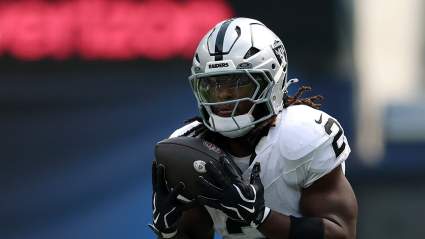 Pro Bowl RB Volunteers to Return to Raiders While Ashton Jeanty Gets Healthy