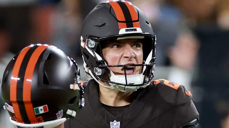Andre Szmyt #25 of the Cleveland Browns got a message from Deshaun Watson.