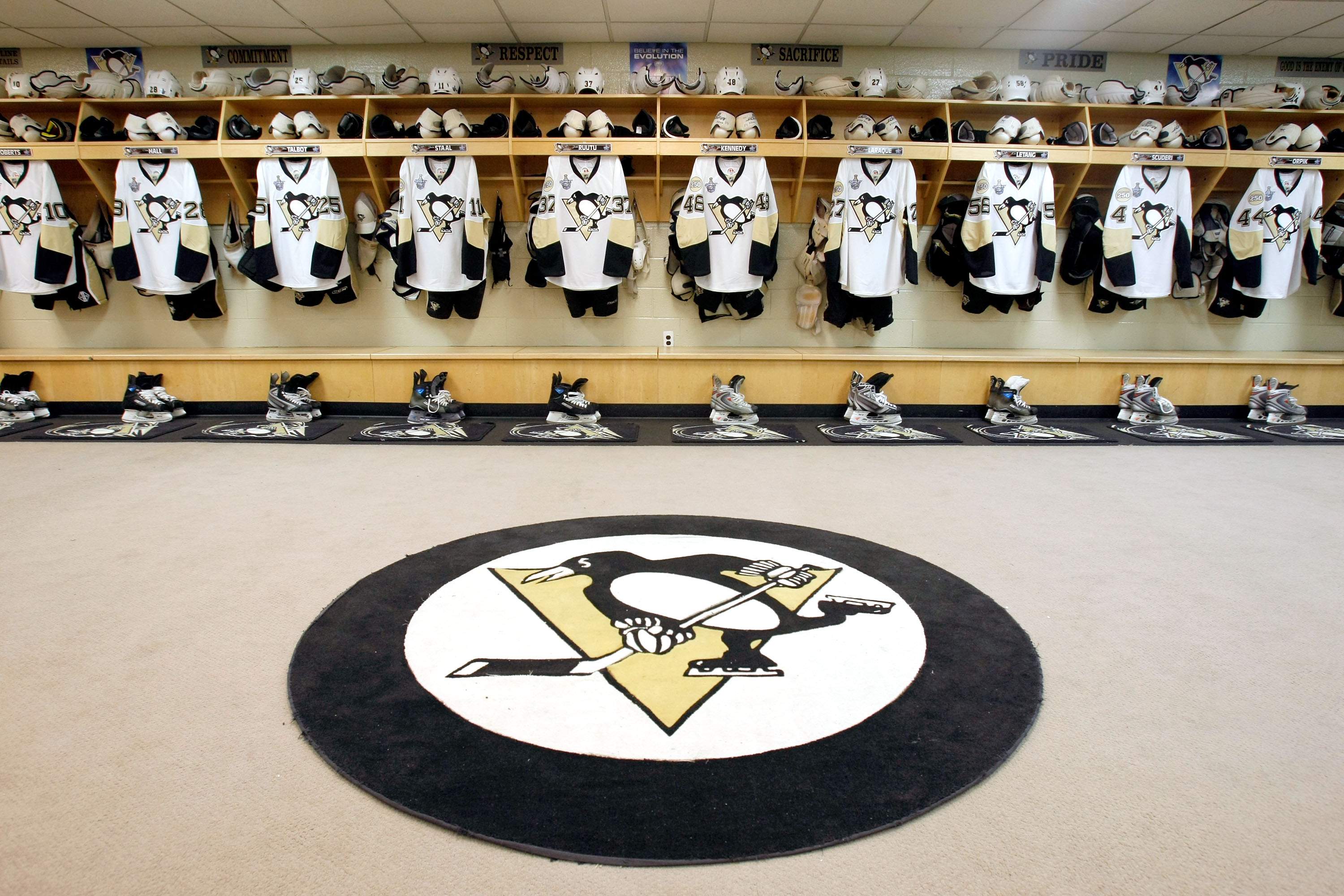 Penguins Remember Pittsburgh Legend After Death at 83