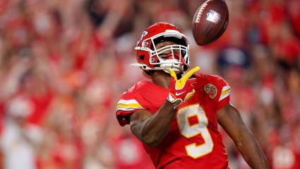 Chiefs Face Potential Blow as Kenneth Walker’s Former Backfield Partner Nears Return for SNF