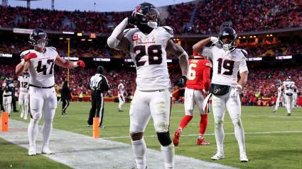 Former Texans Pro Bowl Running Back Gets Dealt Brutal Career News