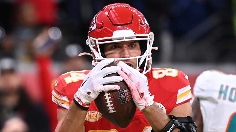 The Kansas City Chiefs have interest in bringing wide receiver Justin Watson to their offense.