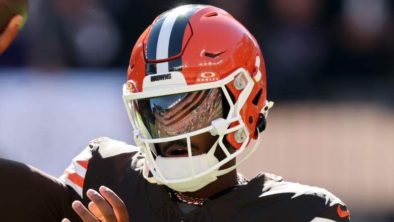 Shedeur Sanders of the Cleveland Browns warms up prior to the game against the Baltimore Ravens.