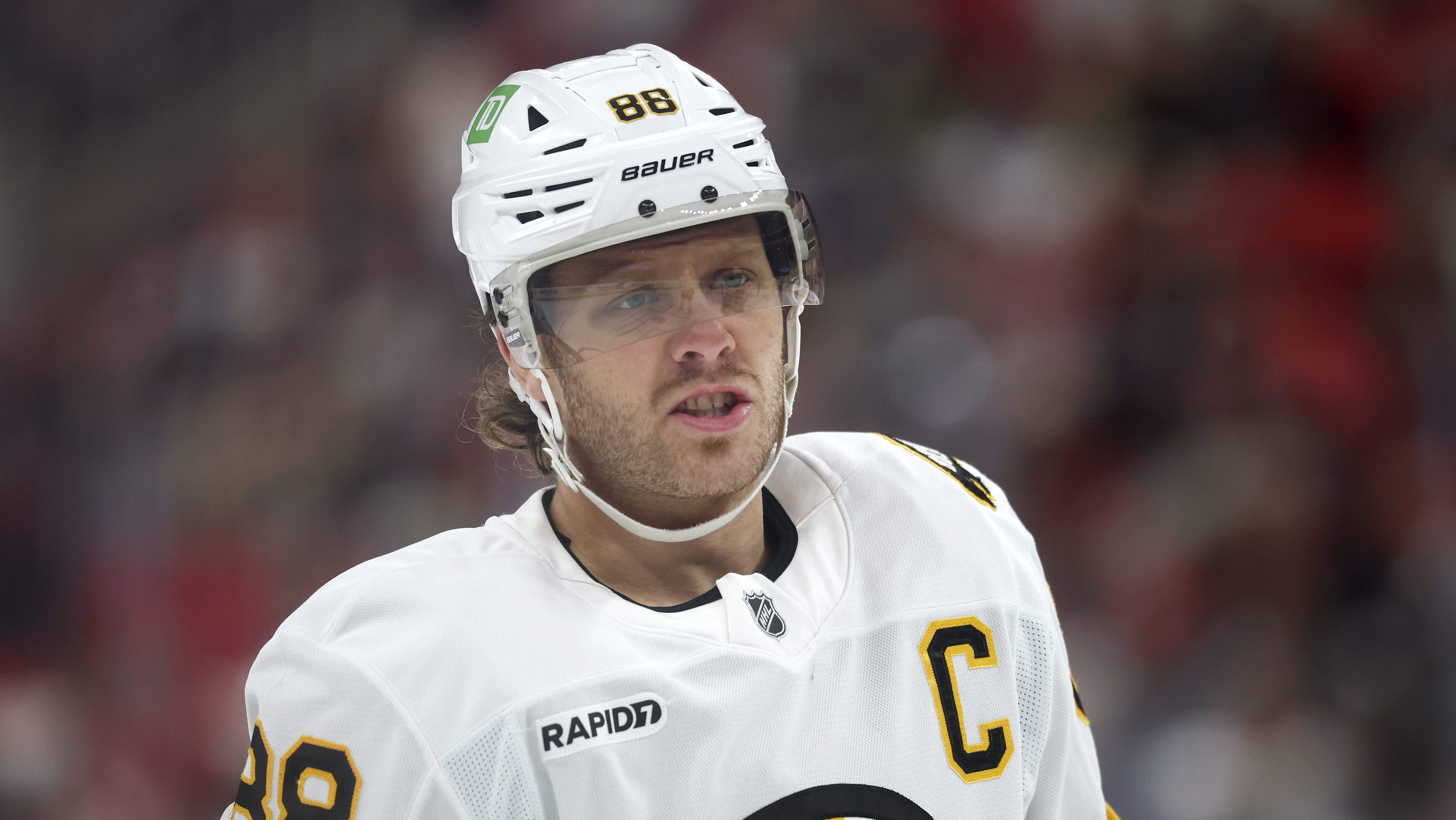 Bruins’ David Pastrnak Passes Legendary Ex-Teammate in Win Over Chicago