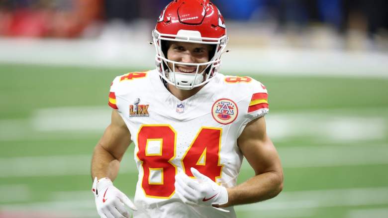 Justin Watson #84 of the Kansas City Chiefs warms up before Super Bowl LIX