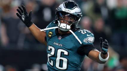 Saquon Barkley Injury Update: Eagles RB Visits Blue Medical Tent