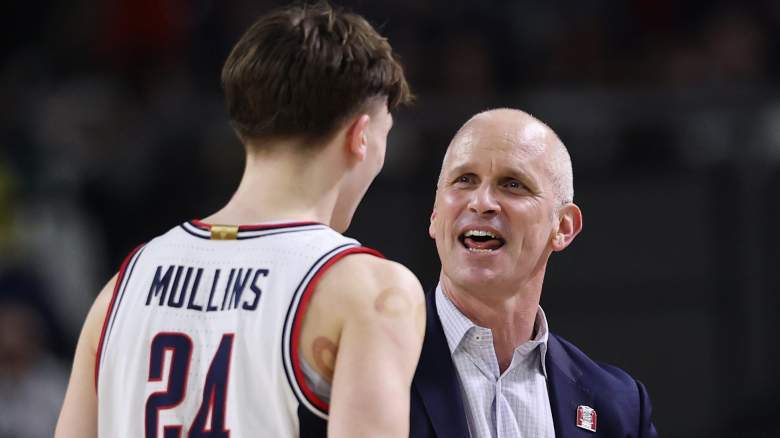 Dan Hurley and Braylon Mullins talking