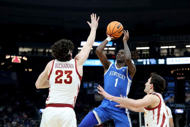 Denzel Aberdeen making a tough shot against Iowa State 