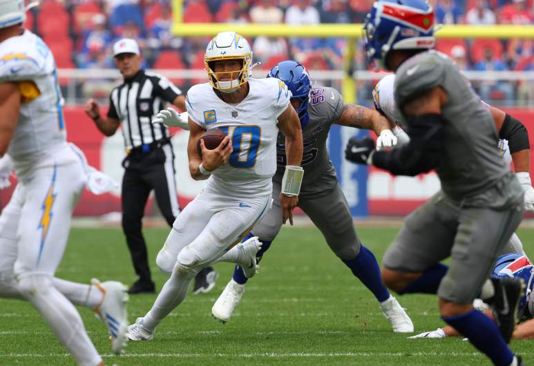 Los Angeles Chargers v Buffalo Bills