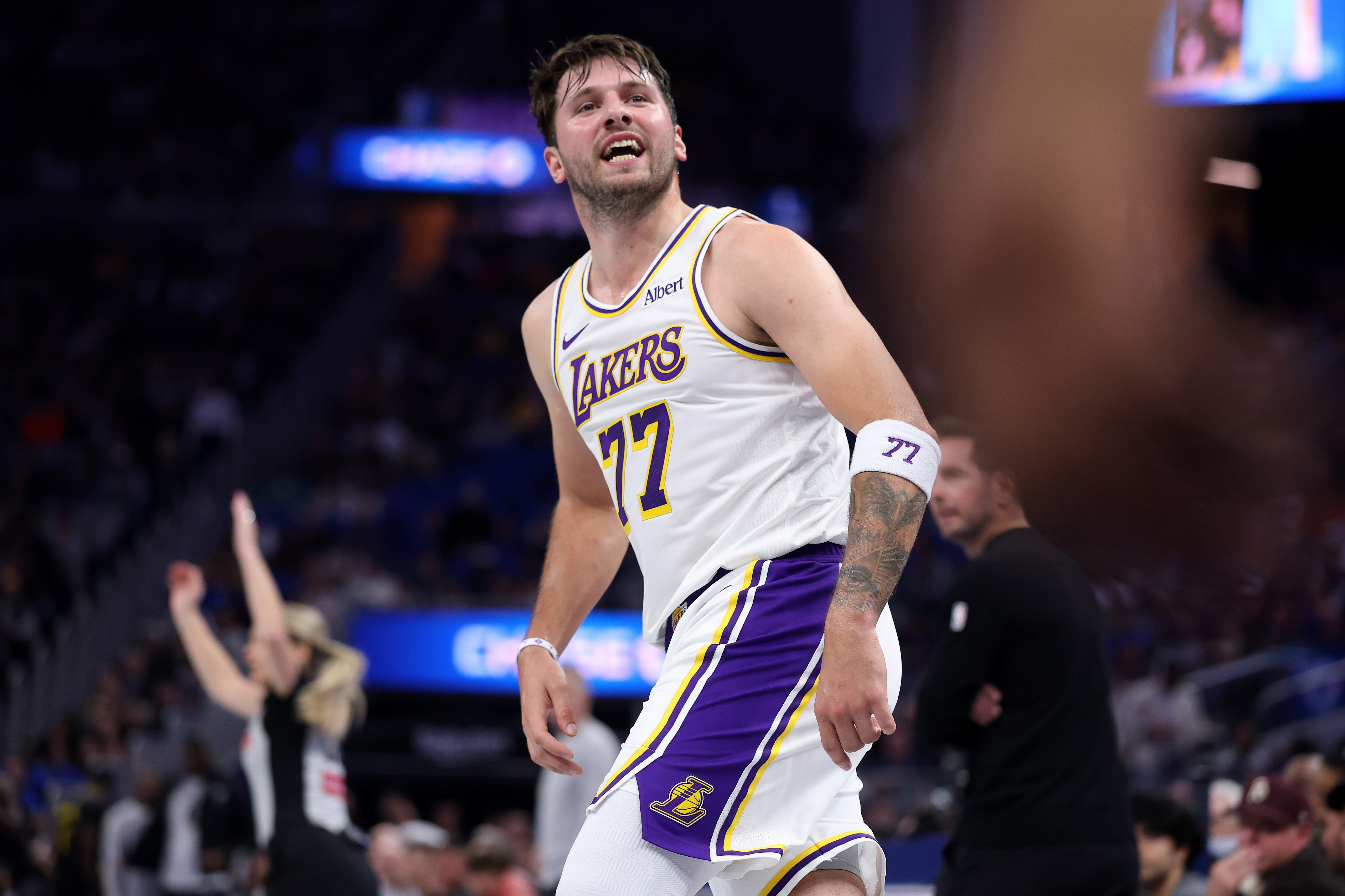 Los Angeles Lakers v Golden State Warriors