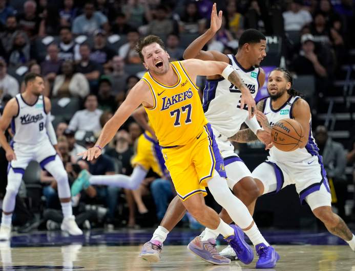 Los Angeles Lakers v Sacramento Kings