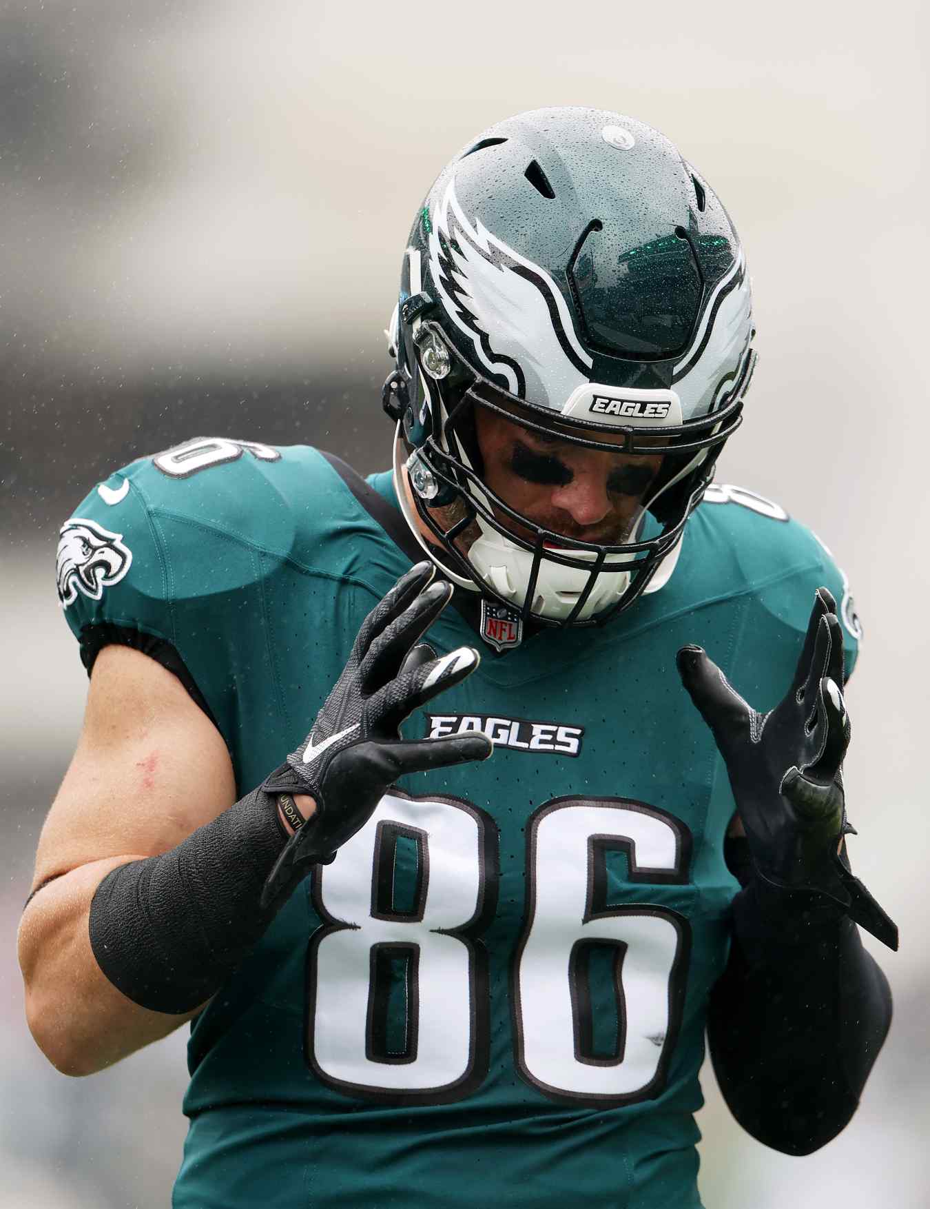 Philadelphia Poor Zach Ertz Gets Bad News Before Eagles-Panthers Game