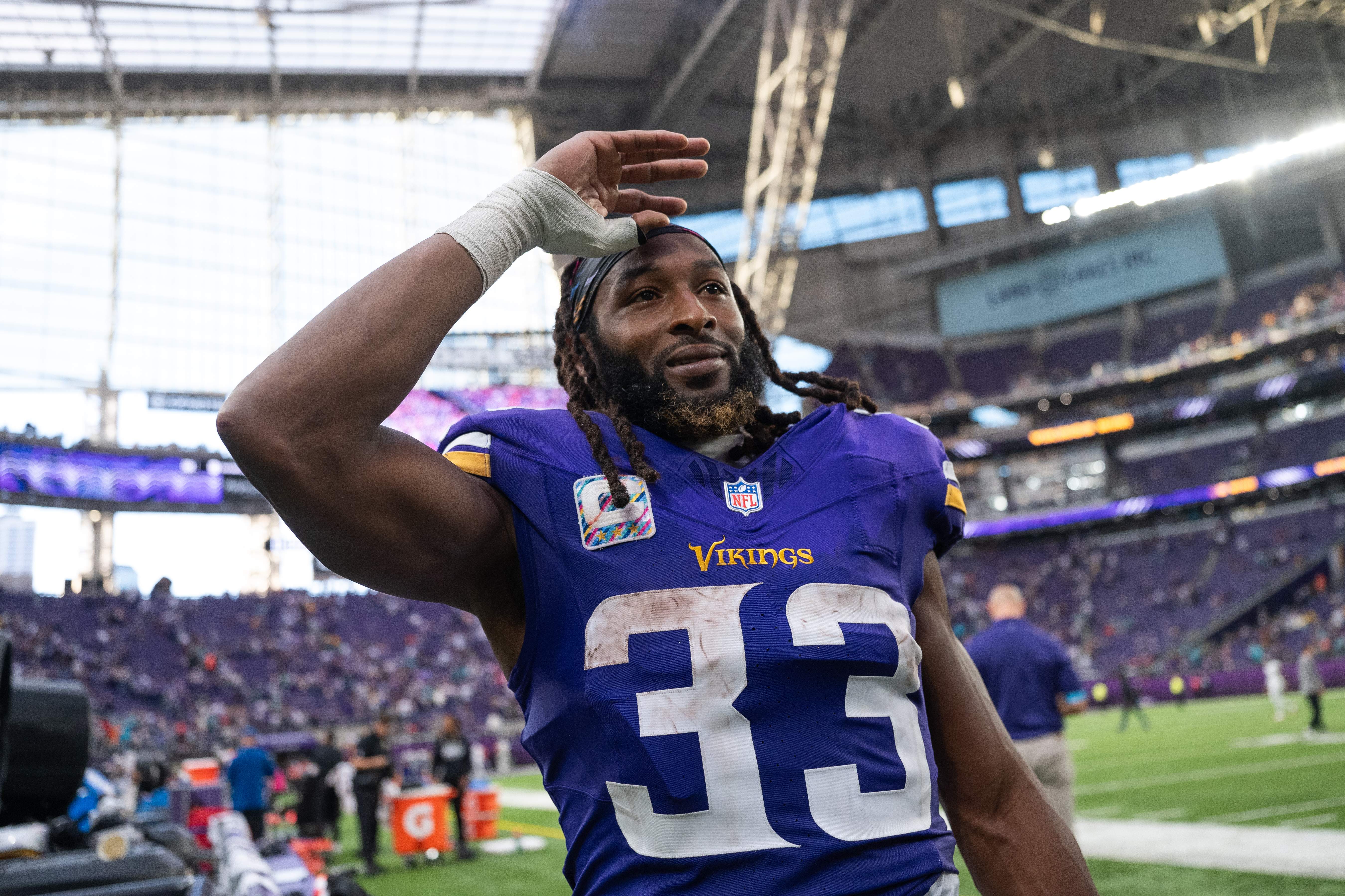 Aaron Jones Injury: Vikings Announce Status During Saints Game