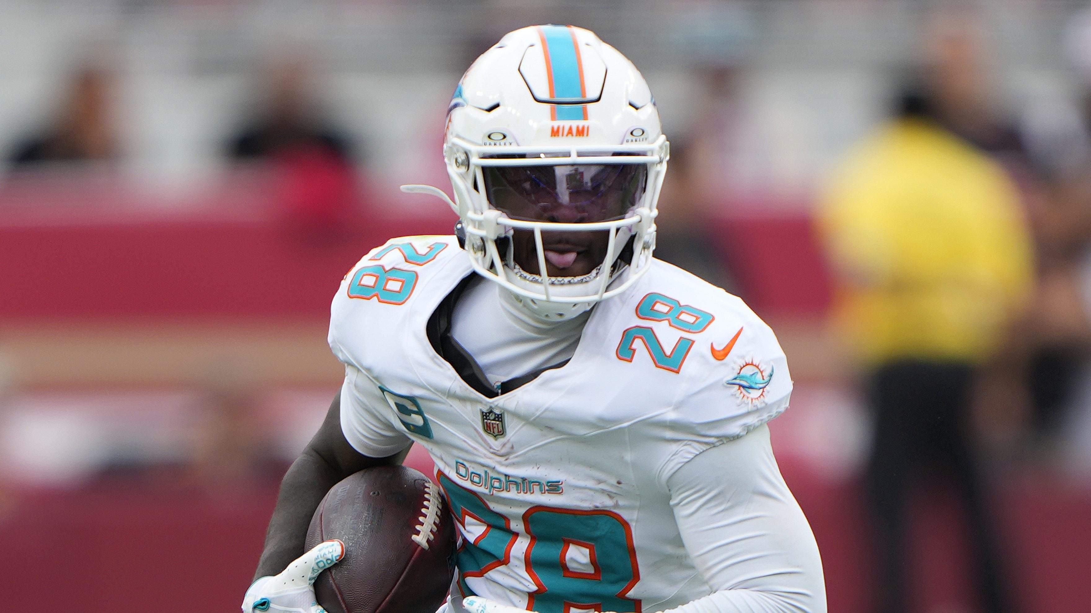 Dolphins Sign 15-Touchdown Running Back After De’Von Achane Injury