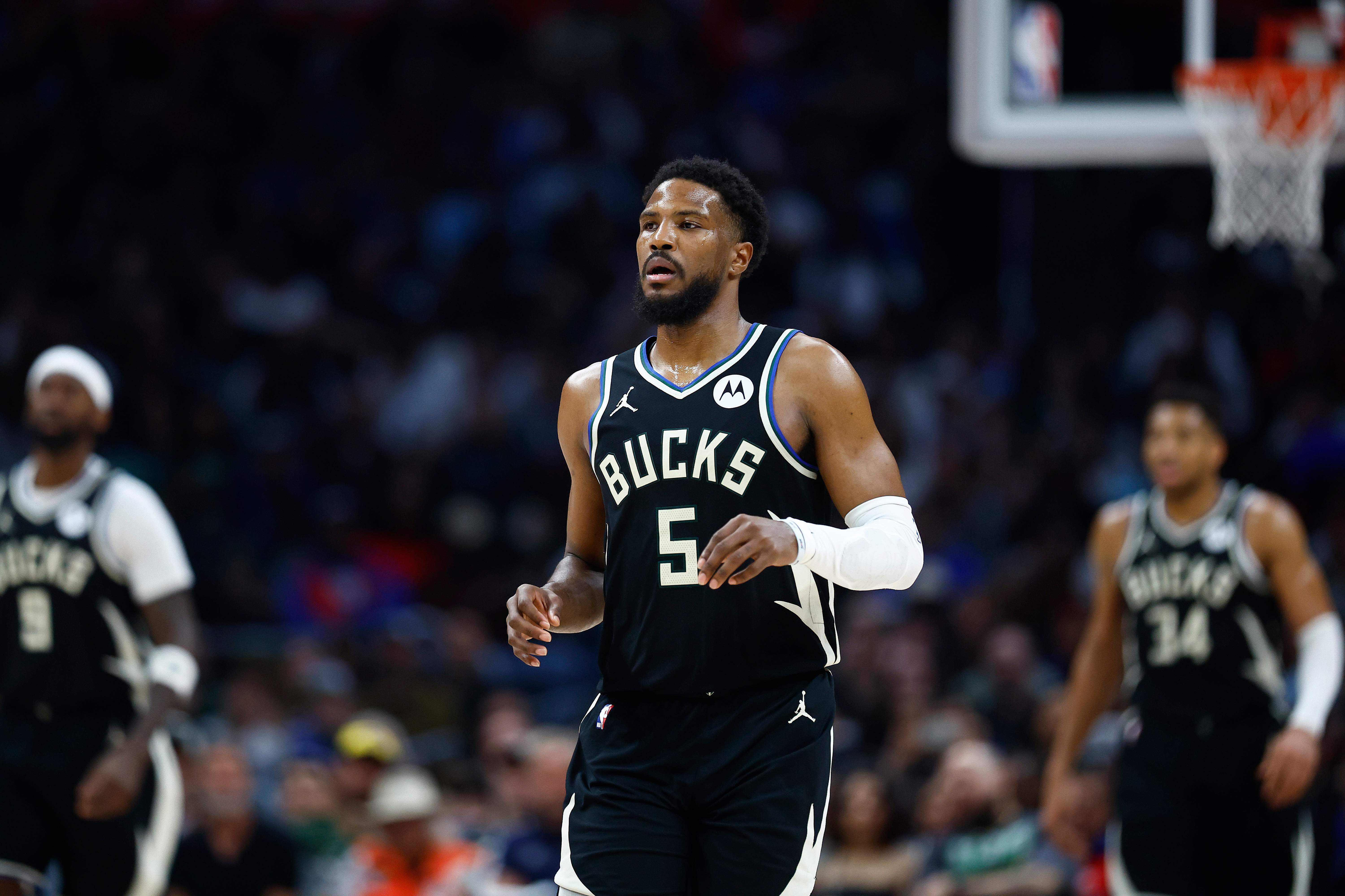 Milwaukee Bucks v Los Angeles Clippers