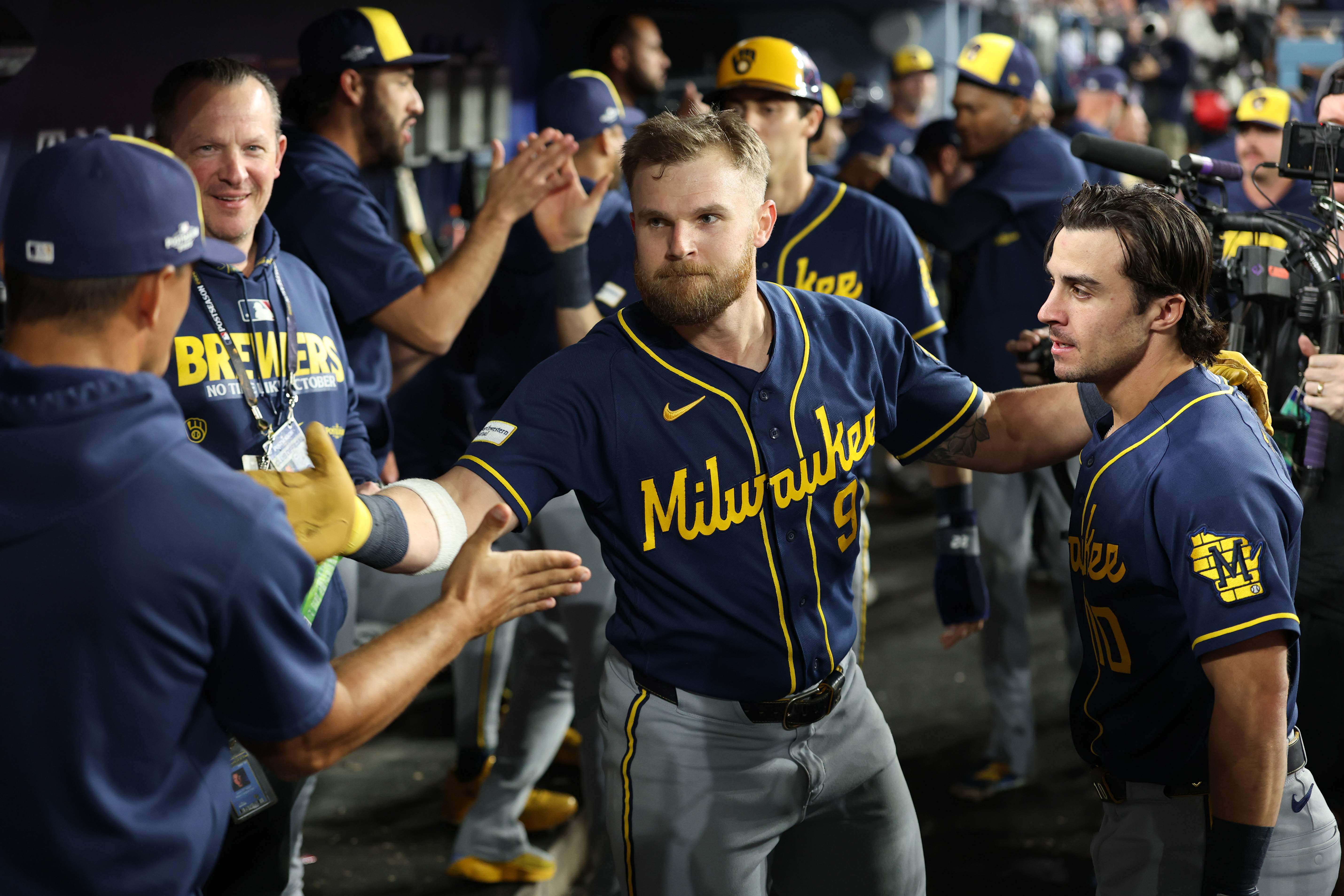 National League Championship Series: Milwaukee Brewers v Los Angeles Dodgers - Game Three