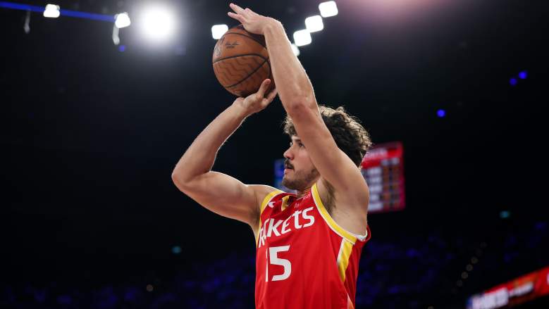 Reed Sheppard shooting a three