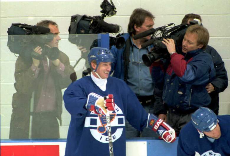 New St. Louis Blue Wayne Gretzky (2nd L) practices