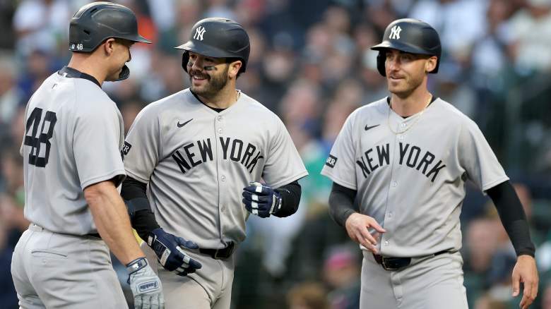 New York Yankees' catcher Austin Wells, left fielder Cody Bellinger, and utility player Jose Caballero are 2026 Gold Glove finalists.