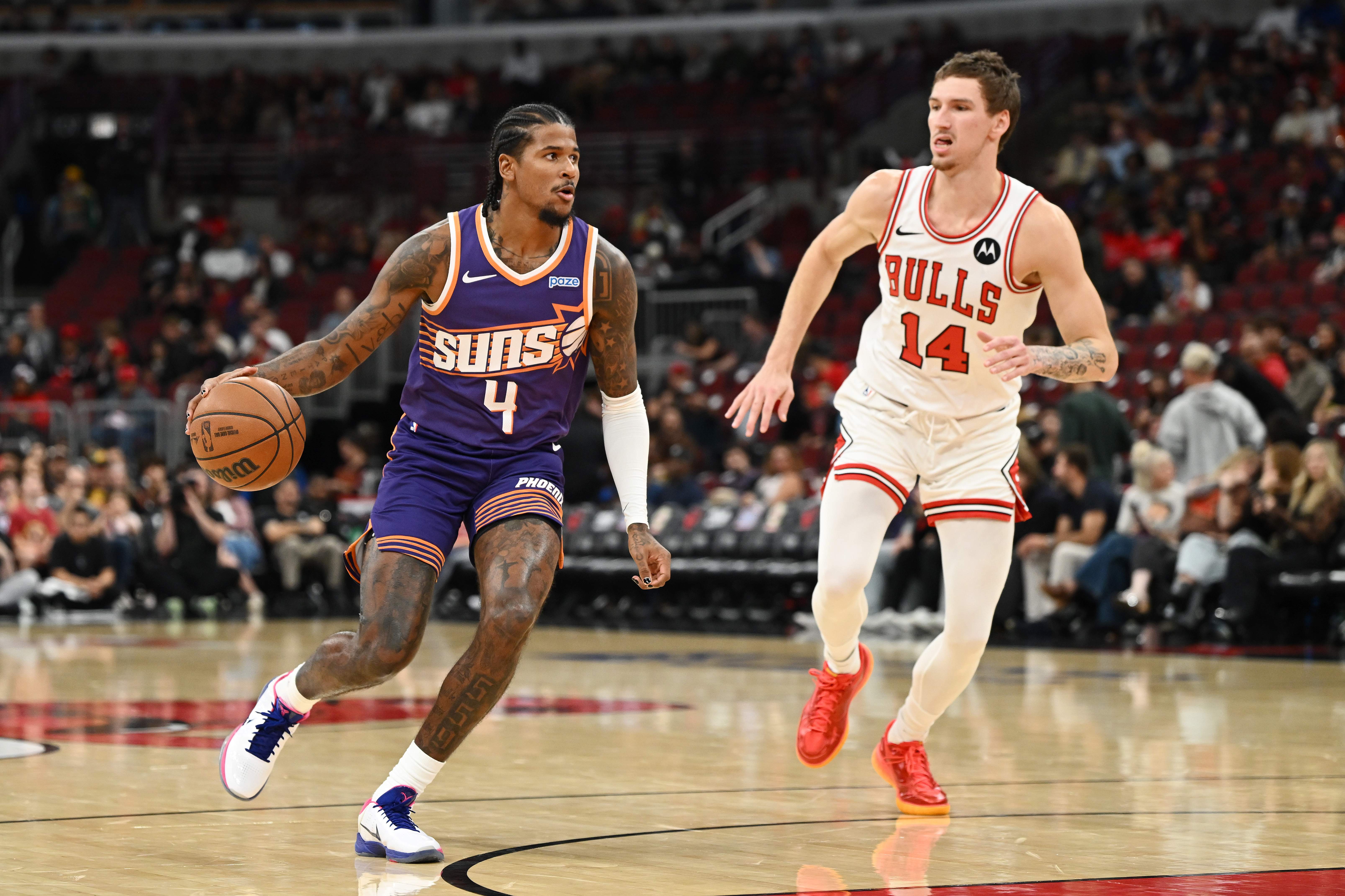 Phoenix Suns v Chicago Bulls