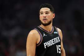 Suns’ Devin Booker Gets Honest On 3 Point Night: “Shoot Over Three People?”
