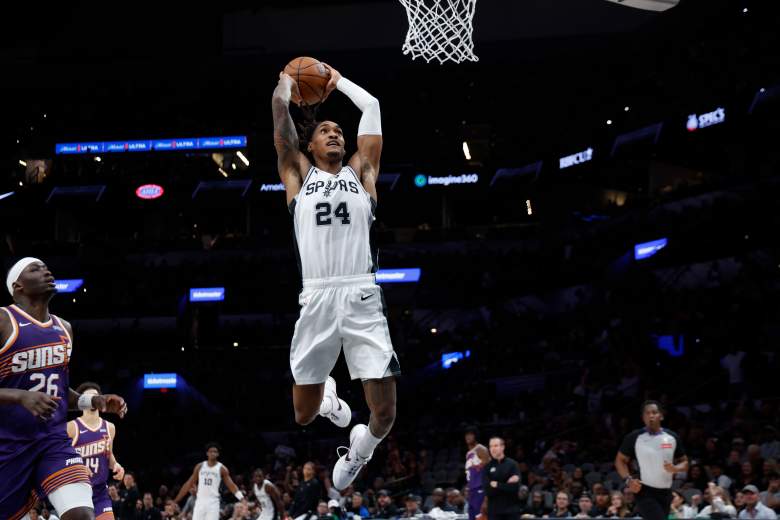 Devin Vassell dunk