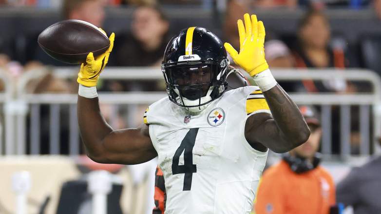 Pittsburgh Steelers v Cleveland Browns