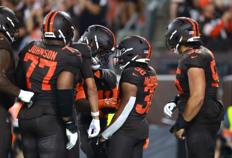 Pittsburgh Steelers v Cleveland Browns