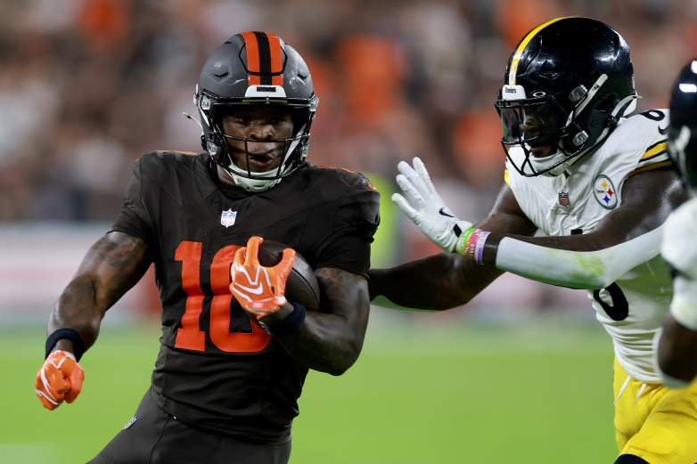 Pittsburgh Steelers v Cleveland Browns