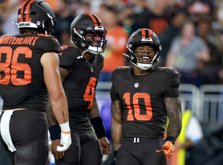 Pittsburgh Steelers v Cleveland Browns