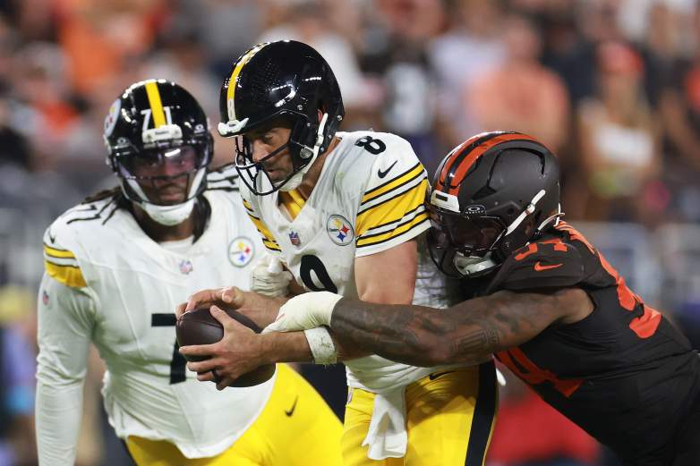 Pittsburgh Steelers v Cleveland Browns