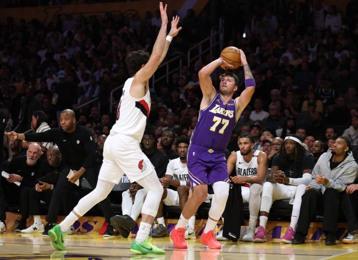 Portland Trail Blazers v Los Angeles Lakers