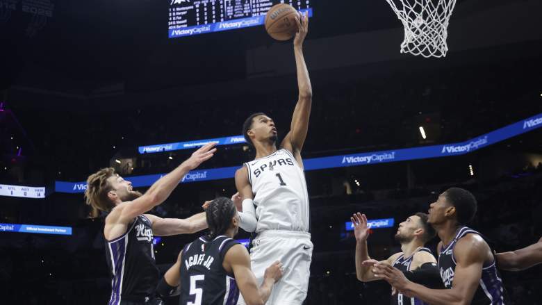 Spurs center Victor Wembanyama going up for a layup