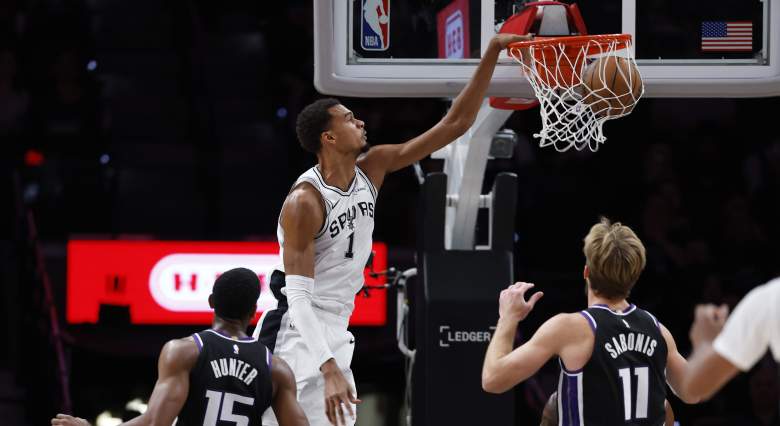 Victor Wembanyama dunking