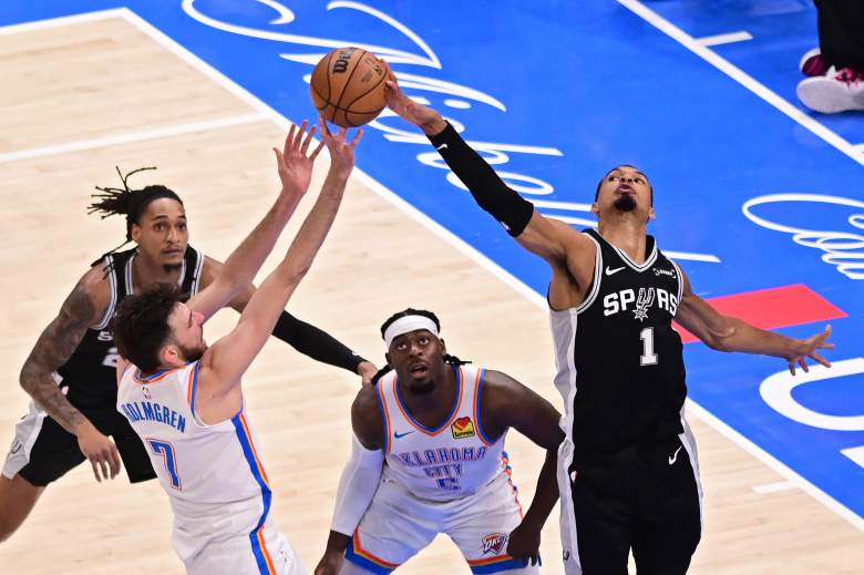 San Antonio Spurs Wembanyama blocks Chet Holmgren