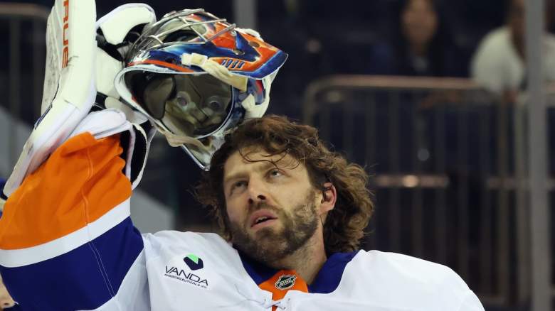 Semyon Varlamov #40 of the New York Islanders prepares to play a
