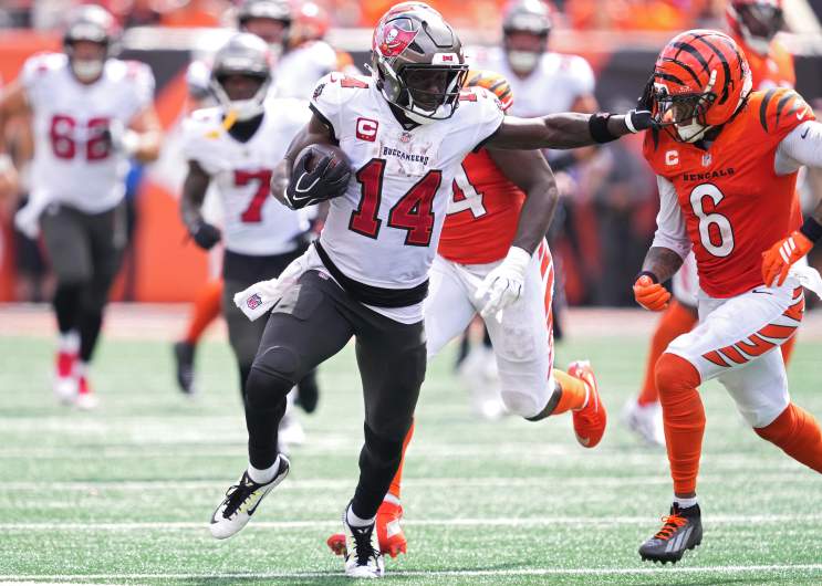 Buccaneers Godwin 49ers Raiders