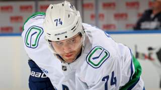 Vancouver Canucks Trade Pitch Sends 28-Goal Star to Kings in Major Move
